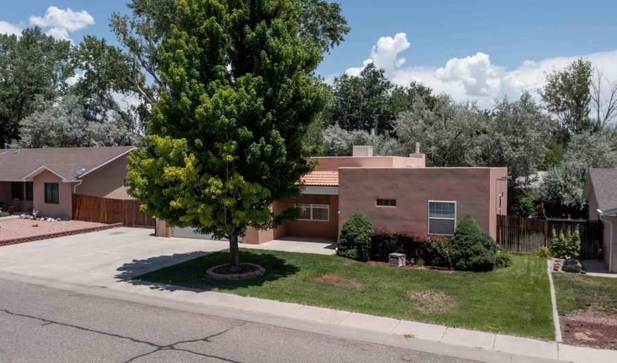 1012 VALLEY VIEW Dr, Bloomfield, NM 87413 - 3 Beds, 2 Bath