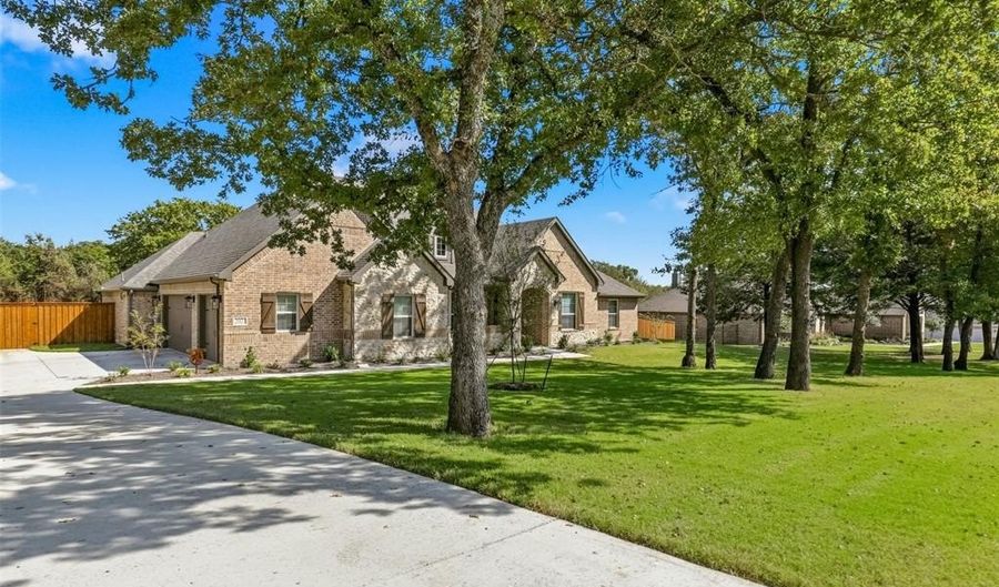 2021 Crystal Palace Blvd, Alvarado, TX 76009 - 4 Beds, 3 Bath