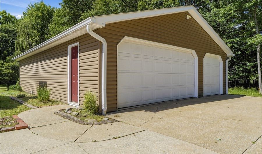 10490 Maryland St, Aurora, OH 44202 - 3 Beds, 3 Bath