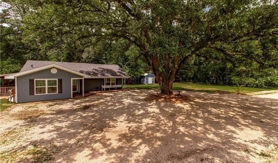 1137 PEARL St, Bogalusa, LA 70427 - 3 Beds, 2 Bath