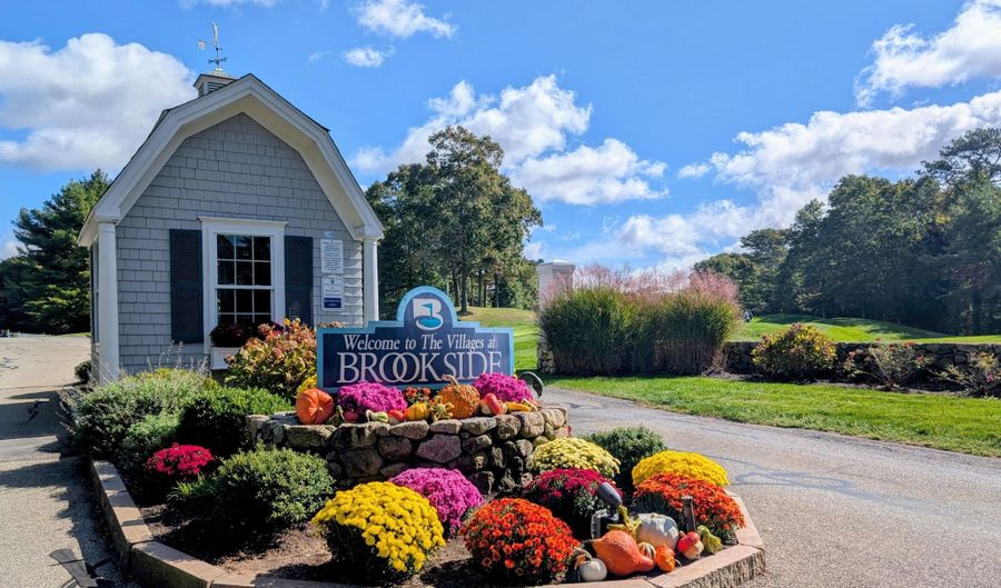 16 Amberwood Ct, Bourne, MA 02532 - 2 Beds, 4 Bath