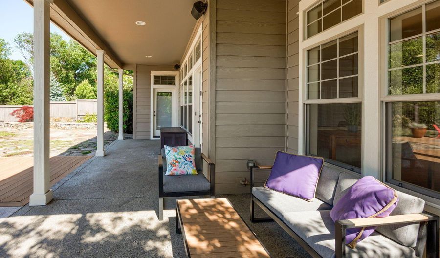 403 Briscoe Pl, Ashland, OR 97520 - 4 Beds, 3 Bath