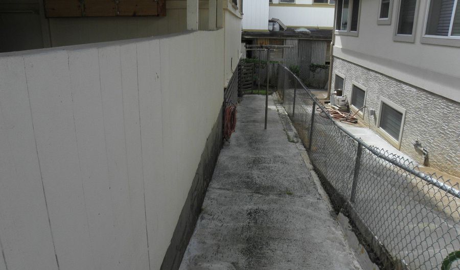 2719 Kamanaiki St, Honolulu, HI 96819 - 3 Beds, 2 Bath