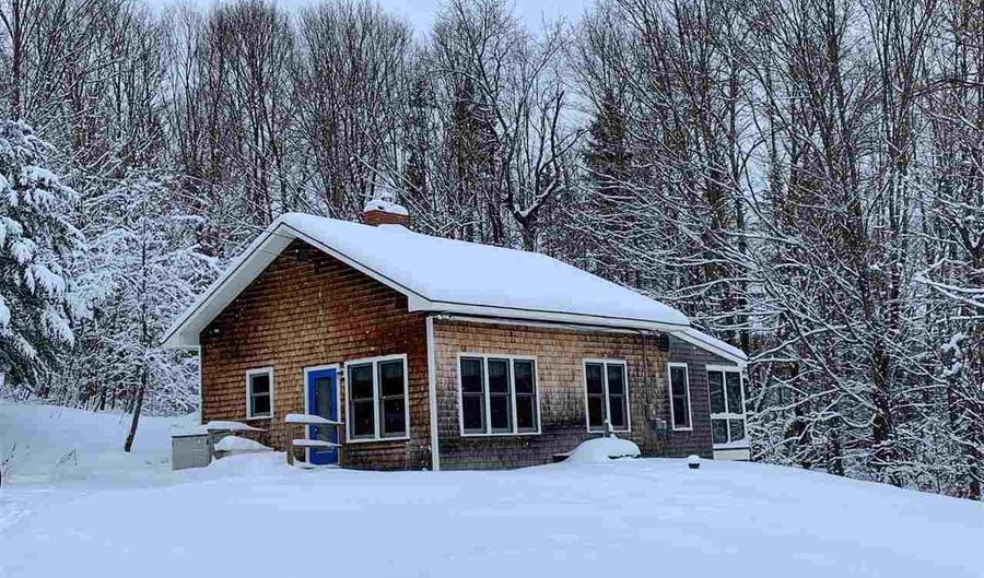 632 W Shr, Cabot, VT 05647 - 2 Beds, 1 Bath