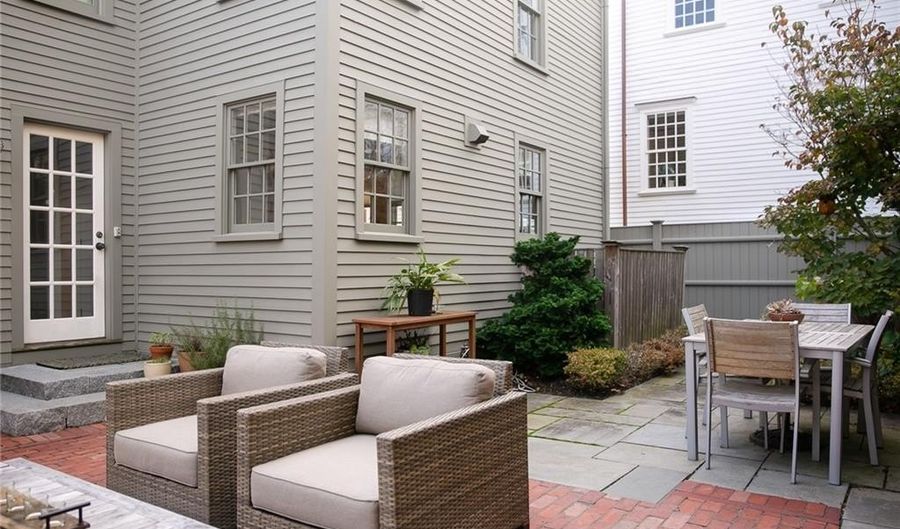 41 Elm St, Newport, RI 02840 - 3 Beds, 3 Bath