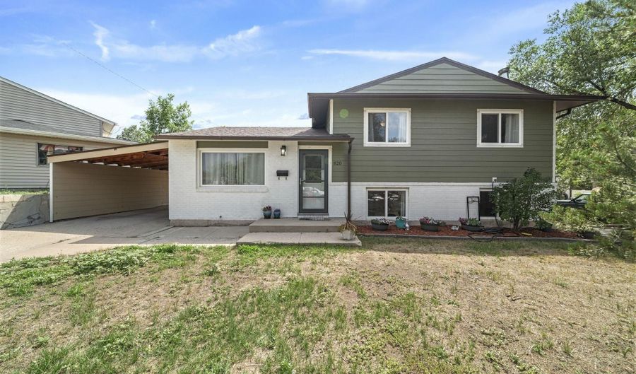 820 CLEVELAND Ave, Cheyenne, WY 82001 - 4 Beds, 2 Bath