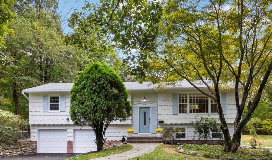 45 W Orchard St, Allendale, NJ 07401 - 3 Beds, 2 Bath
