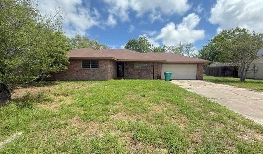 1322 W PALM Dr, Aransas Pass, TX 78336 - 3 Beds, 2 Bath