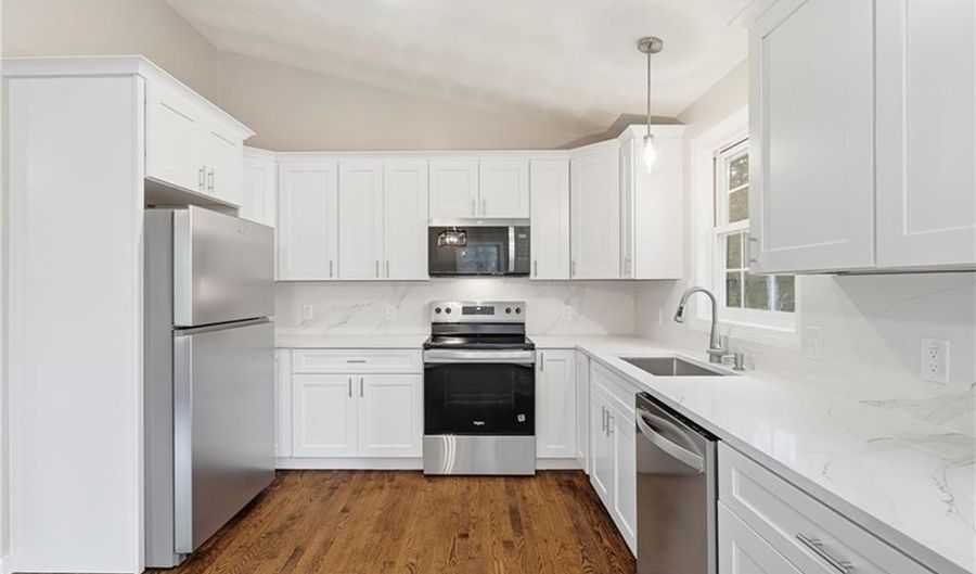 52 Mockingbird Dr, Exeter, RI 02822 - 2 Beds, 2 Bath