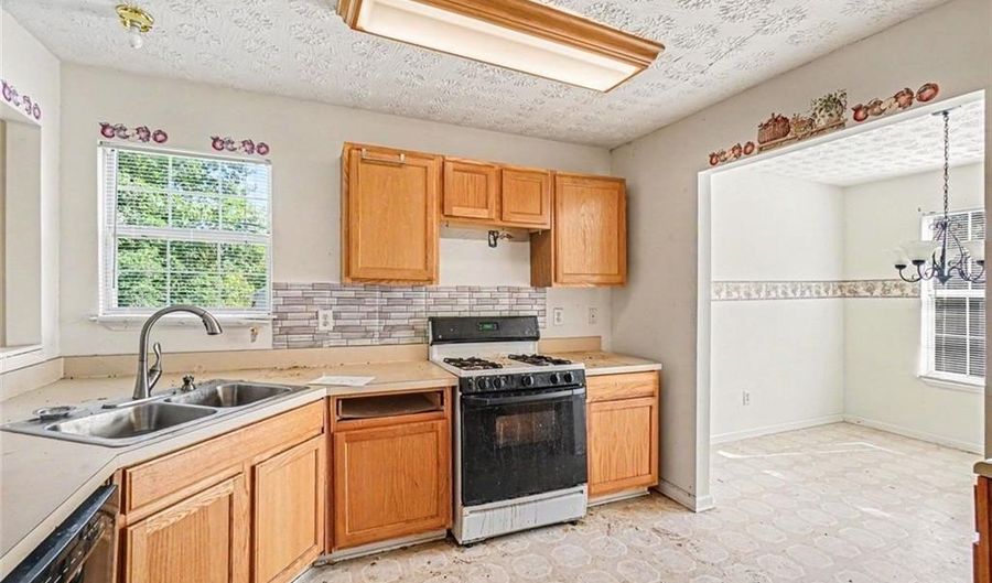 7115 Hillcrest Chase Dr SW, Austell, GA 30168 - 3 Beds, 2 Bath