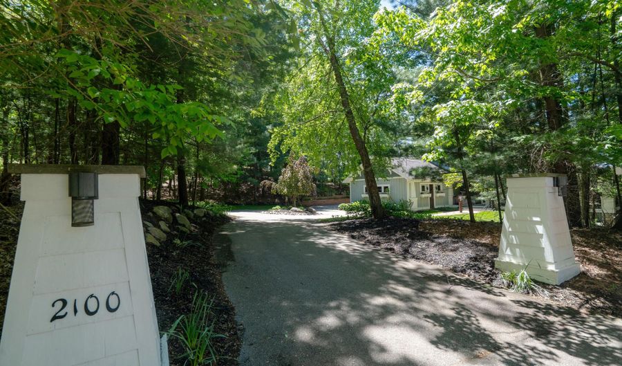 2100 Timber Point Dr SE, Ada, MI 49301 - 4 Beds, 3 Bath