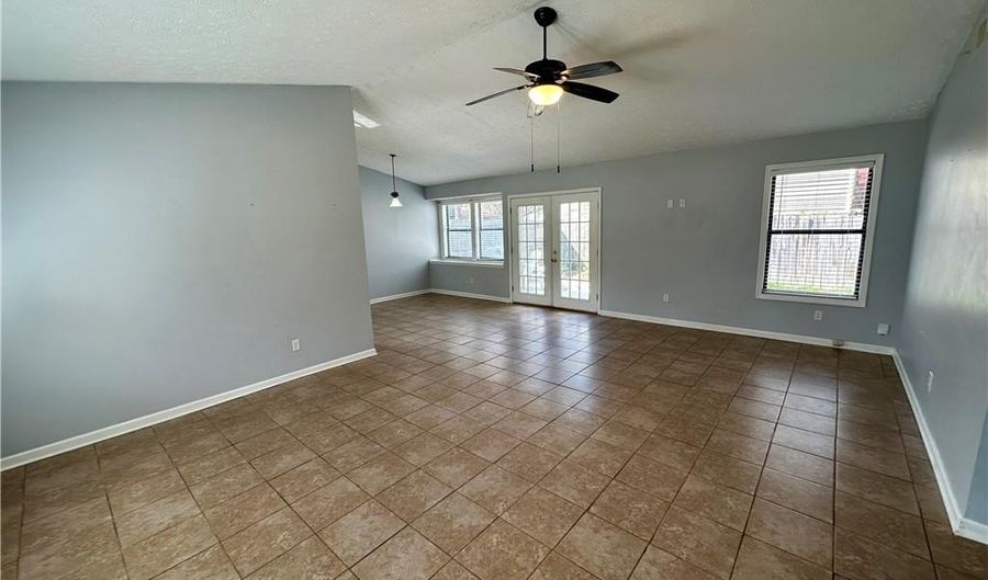 4668 Emerald Willow Dr, Acworth, GA 30101 - 3 Beds, 2 Bath