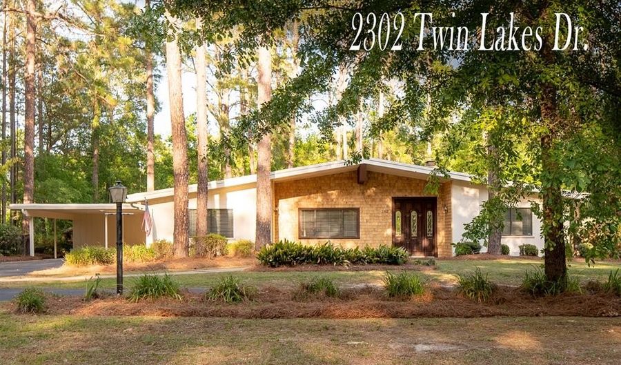 2302 Twin Lakes Dr, Bainbridge, GA 39819 - 3 Beds, 3 Bath