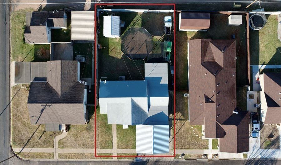 803 NW 4th St, Andrews, TX 79714 - 4 Beds, 2 Bath
