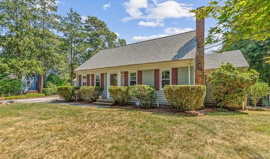 3 Indigo Rd, Barrington, RI 02806 - 4 Beds, 2 Bath
