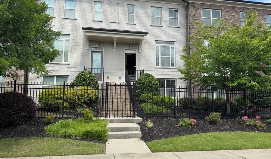 1090 Township Sq, Alpharetta, GA 30022 - 3 Beds, 4 Bath