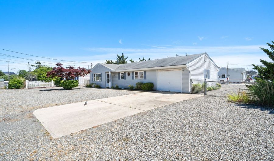 258 Bayshore Dr, Barnegat, NJ 08005 - 3 Beds, 2 Bath