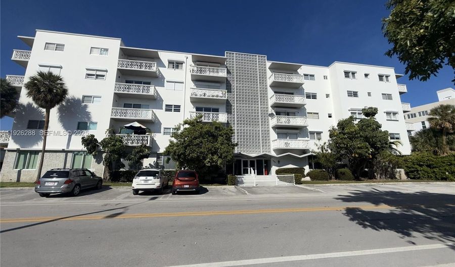9700 E Bay Harbor Dr 408, Bay Harbor Islands, FL 33154 - 1 Beds, 2 Bath
