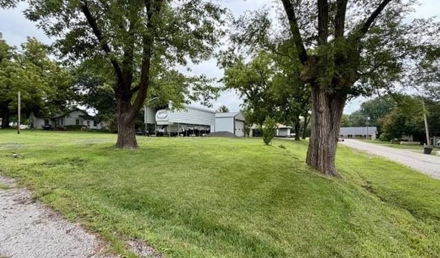 401 N Kenyon St, Albany, MO 64402 - 0 Beds, 0 Bath
