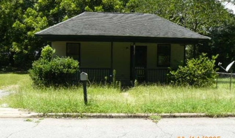 617 Hampton St, Americus, GA 31709 - 2 Beds, 1 Bath