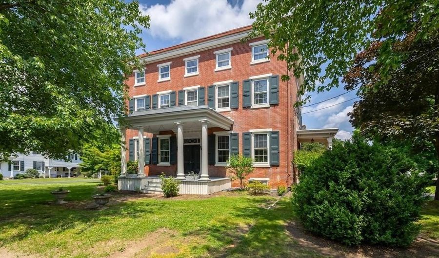 26 N GREENWICH St, Alloway, NJ 08001 - 8 Beds, 4 Bath
