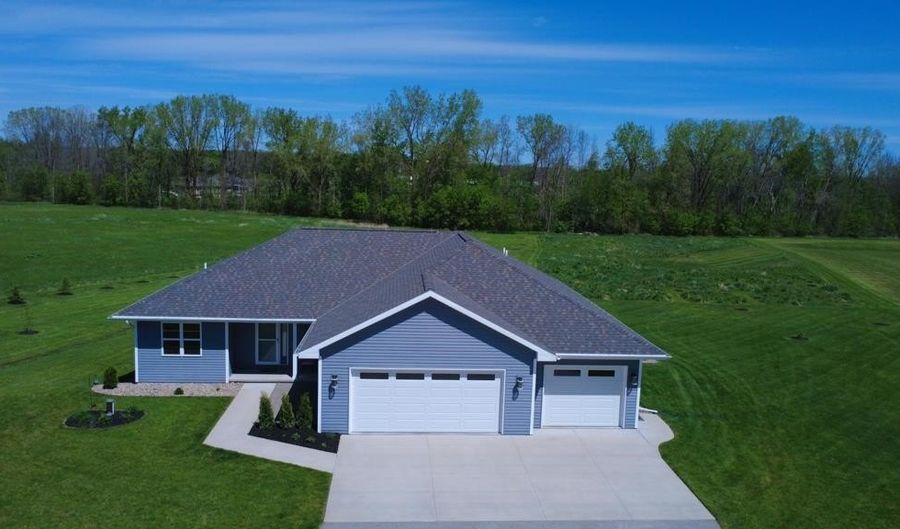 6478 MAIN St, Abrams, WI 54101 - 4 Beds, 3 Bath