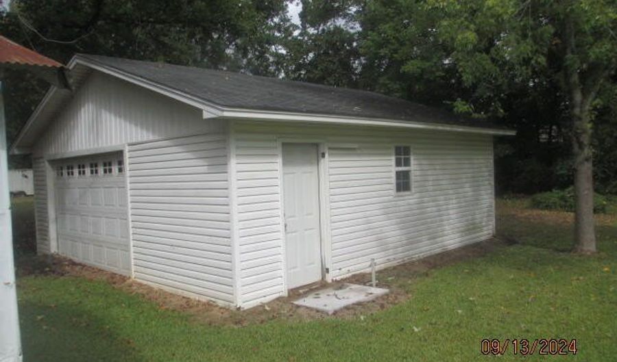 613 NE 2nd St, Atkins, AR 72823 - 3 Beds, 2 Bath