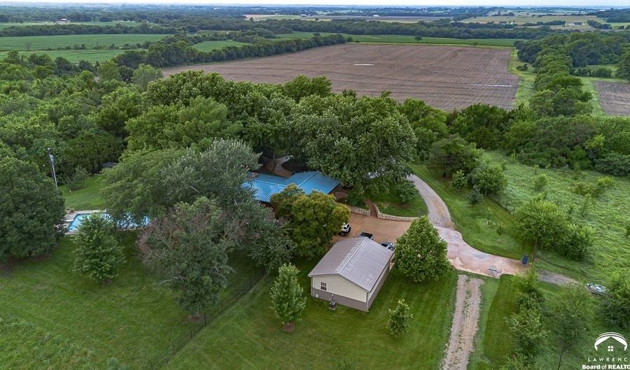 364 E 1600 Rd, Baldwin City, KS 66006 - 4 Beds, 4 Bath