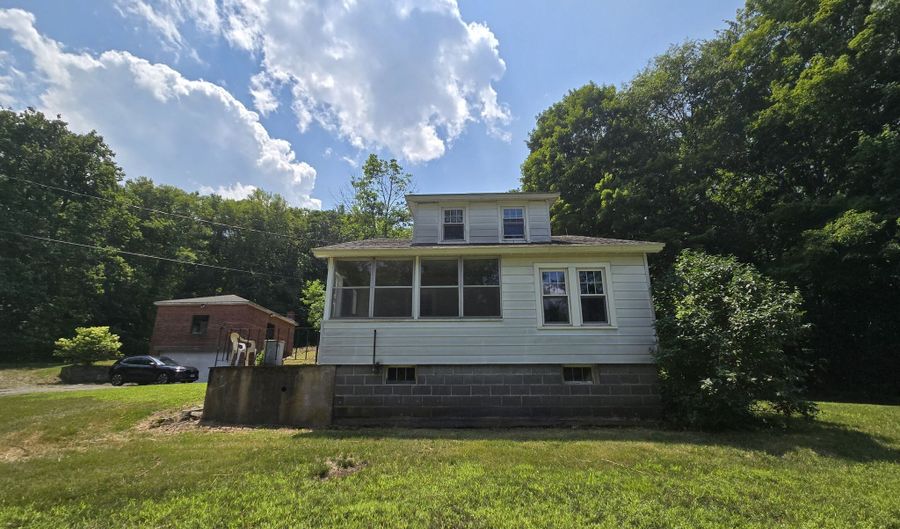 2 Strickland Rd, Columbia, CT 06237 - 2 Beds, 1 Bath