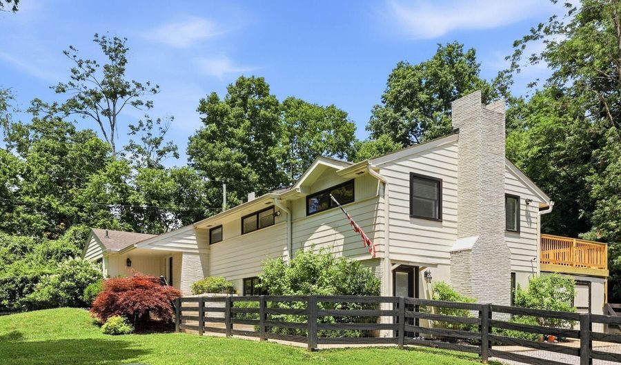 1007 Evergreen Rd, Anchorage, KY 40223 - 4 Beds, 3 Bath