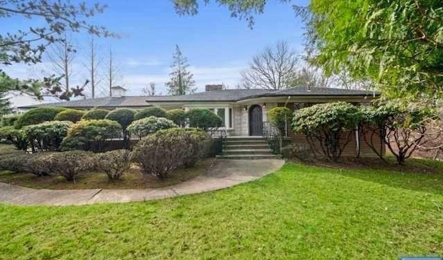 35 Old Dock Rd, Alpine, NJ 07620 - 3 Beds, 3 Bath