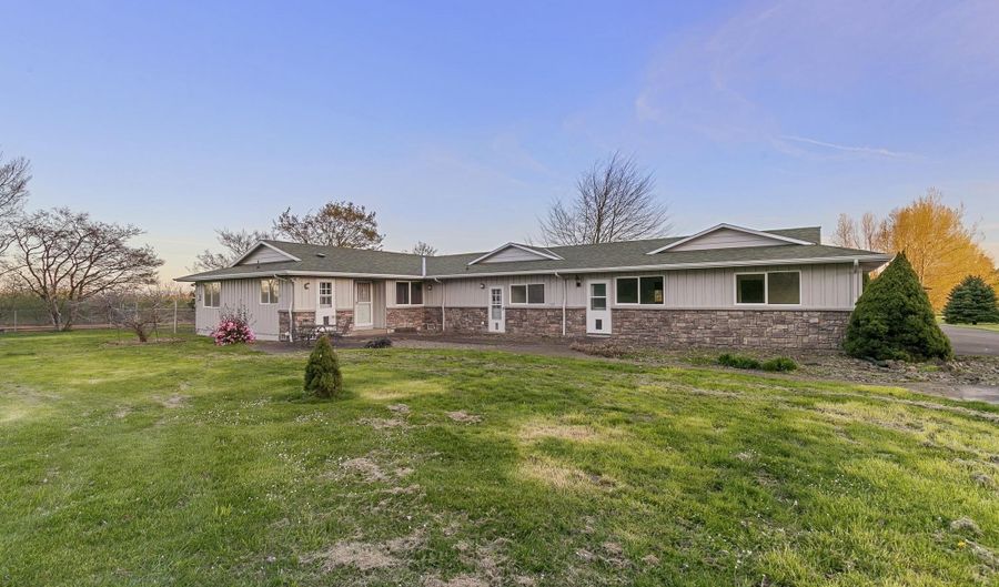 10418 Champoeg Rd NE, Aurora, OR 97002 - 4 Beds, 3 Bath
