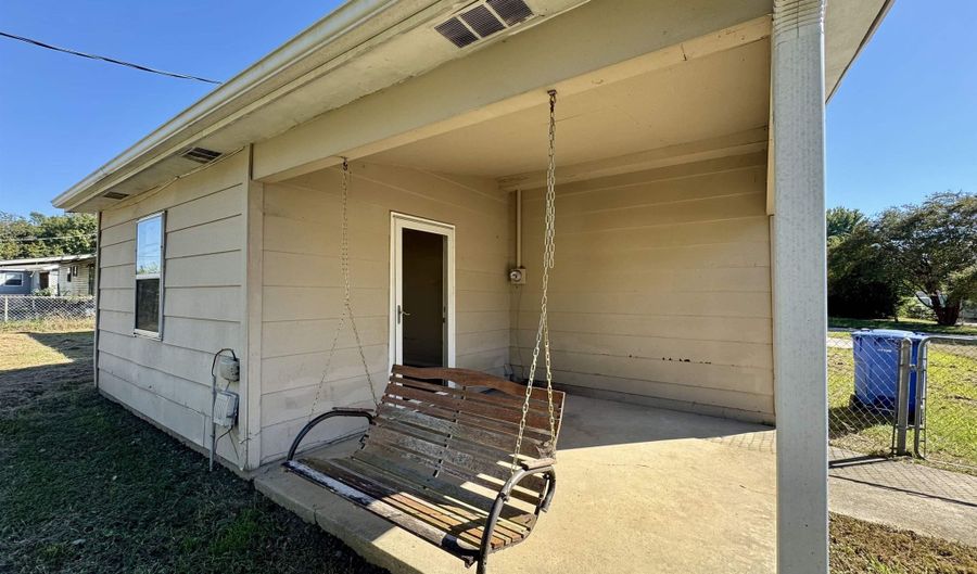 1300 7th Ave, Athens, AL 35611 - 3 Beds, 2 Bath