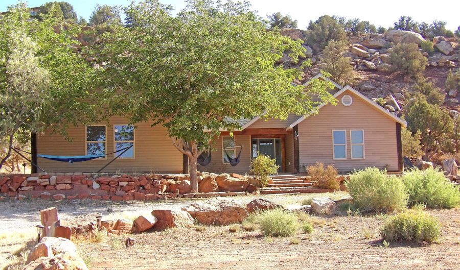 1892 N GOLDEN DELICIOUS Dr, Apple Valley, UT 84737 - 4 Beds, 2 Bath