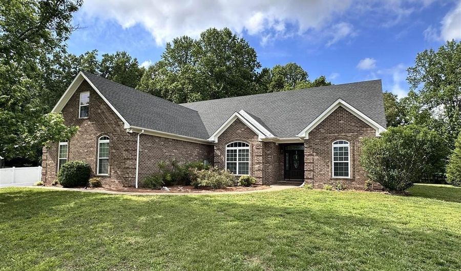 240 Cross Creek Ct, Alvaton, KY 42122 - 4 Beds, 3 Bath