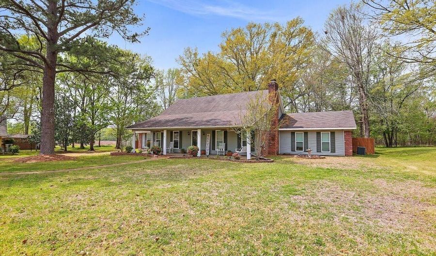 221 Willow Brook Dr, Clinton, MS 39056 - 4 Beds, 3 Bath