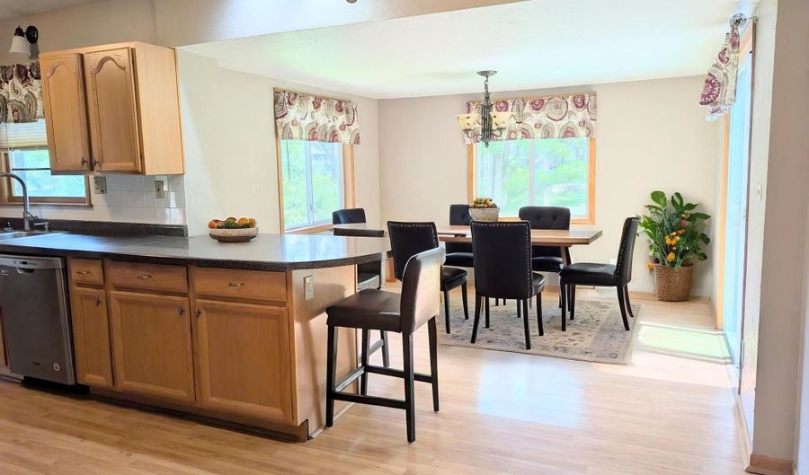 202 North Ln, Albert Lea, MN 56007 - 3 Beds, 3 Bath