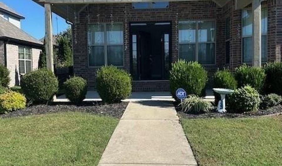 2202 NE Steinbeck Dr, Bentonville, AR 72712 - 4 Beds, 3 Bath