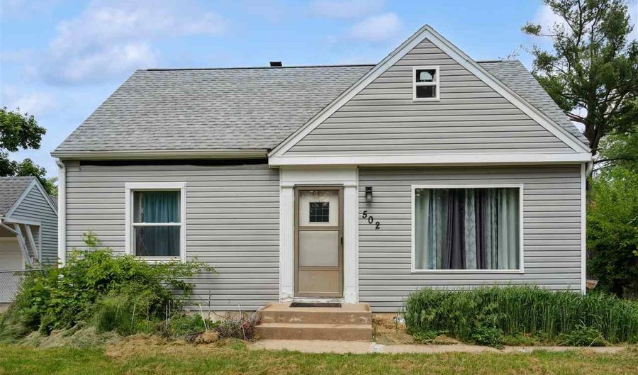 502 36th St NE, Cedar Rapids, IA 52402 - 3 Beds, 2 Bath