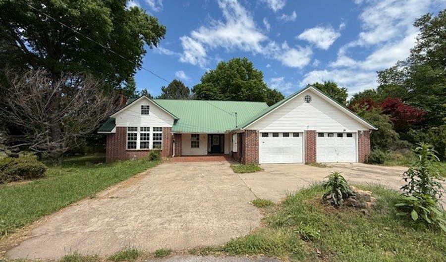 402 E College St, Altus, AR 72821 - 4 Beds, 2 Bath