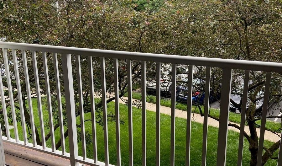 21024 TIMBER Ter 202, Ashburn, VA 20147 - 2 Beds, 1 Bath