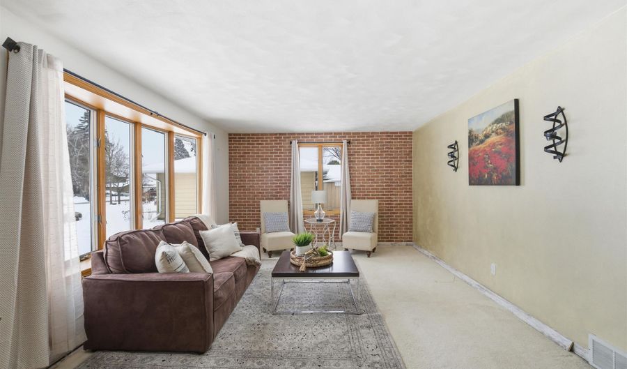 3145 N MORRISON St, Appleton, WI 54911 - 3 Beds, 3 Bath