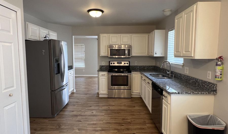3381 Cromwell Rd, Ann Arbor, MI 48105 - 3 Beds, 3 Bath
