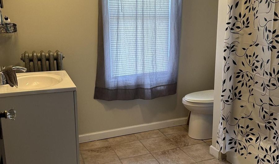 2405 Crawford Ave, Altoona, PA 16602 - 3 Beds, 1 Bath