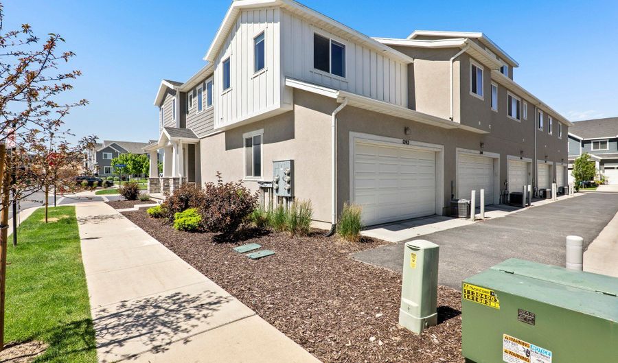 1242 W SADDLEBRED Way, Bluffdale, UT 84065 - 2 Beds, 3 Bath