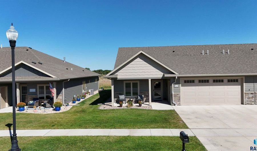 604 Ash Creek Dr, Beresford, SD 57004 - 3 Beds, 2 Bath