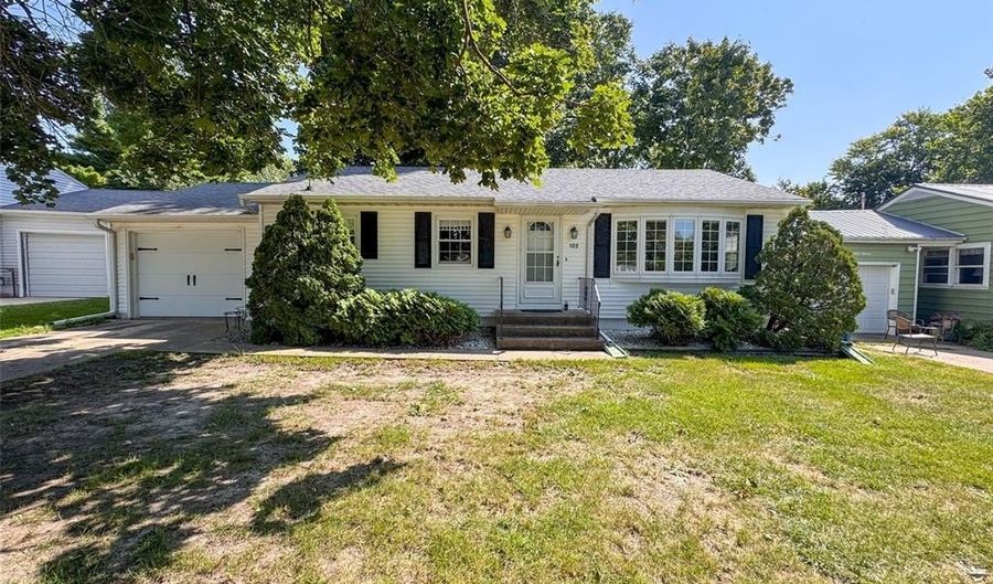 109 S Dubuque St, Anamosa, IA 52205 - 2 Beds, 1 Bath