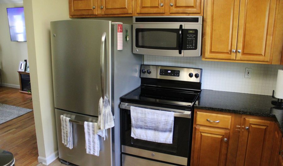 66 LONG MEADOW Hill Rd 1, Brookfield, CT 06804 - 2 Beds, 1 Bath