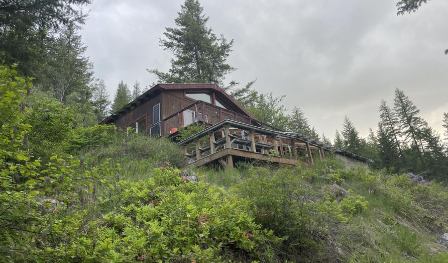 18432 Westside Rd, Bonners Ferry, ID 83805 - 1 Beds, 2 Bath