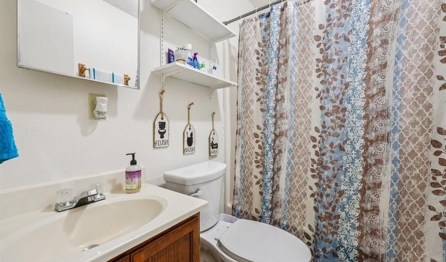 121 Cindy Ln, Weatherford, TX 76085 - 6 Beds, 4 Bath